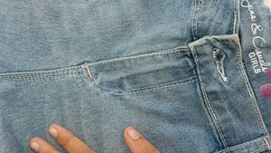 Adjustable Capri Jeans With Pink Details
