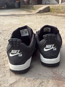 Air Jordan 4 Retro - Classic Style