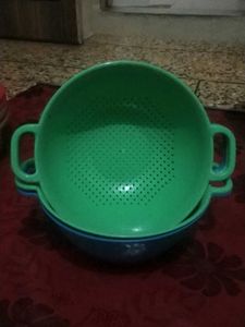 Green Plastic Colander Set