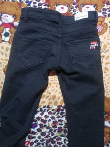 These Is A Black Colour Jeans For Boys.