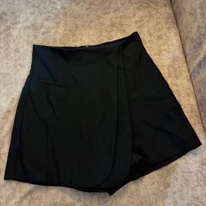 Chic Black Skort