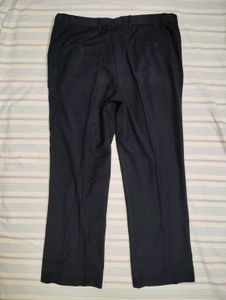 Men 38 Van Heusen Pant - Like New