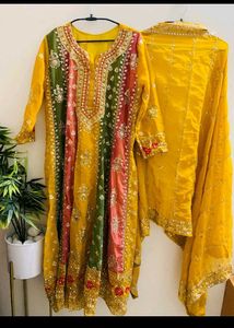 Elegant Yellow Pakistani Salwar Kameez