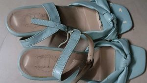 Cute Blue Knot Detail Sandals