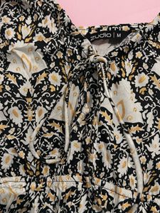 Zudio Crop Top Golden Morif Design Detail