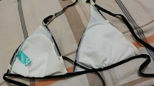 Floral Bikini Top 32 to 34..pad can remov