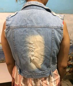 SLEEVE LESS SHORT DENIM JACKET