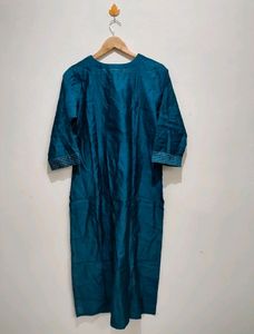 Varanga Women Embroidered Straight Kurta