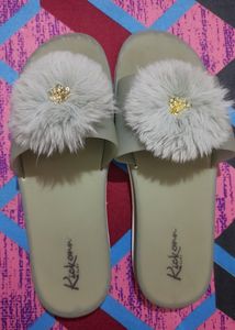 Pack Of 4 Flip Flop Slippers - Brand New