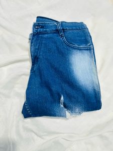 Blue Torned Jeans 👖