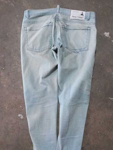 I am offering a very well made perfect jeans ver