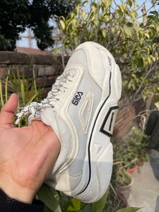 white shooes also fit for uk 6