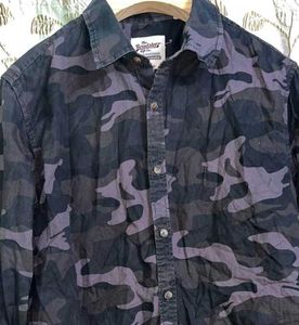 CLASSIC Button-Down Shirt