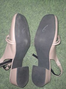 Women Covered Heels Last Pair