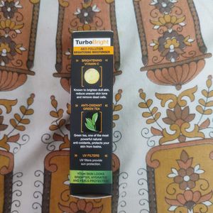 Garnier Men TURBO BRIGHT UV protection