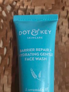 Dot &amp; Key Face Wash