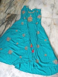 Embroidered Sleeveless Kurta