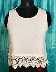 🎁Buy 2 Get 1 Free🎁Size S/M Lace white crop top