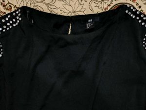 H&amp;M Black Top✨🖤