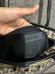 👜 Authentic Michael Kors Tote – new