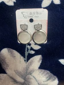 Silver Eyering Party Wear