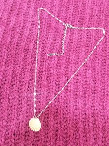 Shell Pendant Necklace