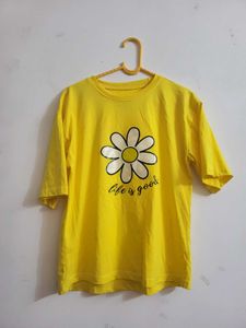 Yellow Daisy Graphic Tee