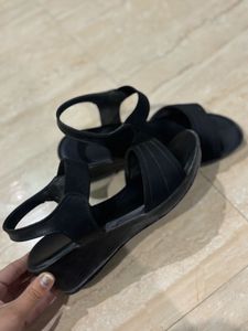 Black Wedges