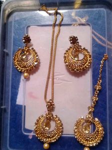 Necklace With Earinga Nd Tika