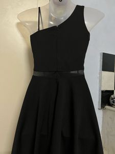 Pintrest Black One-Shoulder Dress