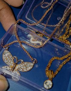 I&#39;m Selling Pair Of Chains For Girls And Women&#39;s