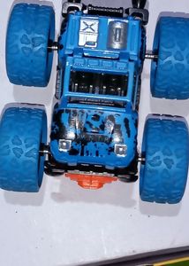 Blue Free-Wheels Monster Truck for BoysName: Blue Free-Wheels Monster Truck for BoysMaterial: PlasticNet Quantity (N): 1The package contains 1 Car.