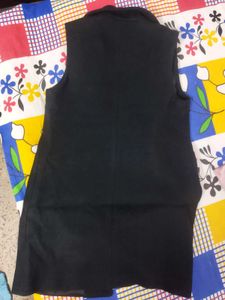 Sleeveless Black Coat