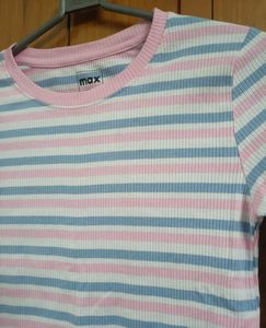 Round Neck Fitted T-shirt