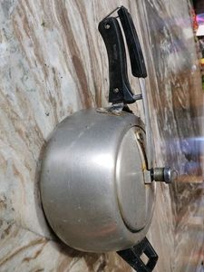 Hawkins Contura Aluminium Inner Lid PressureCooker