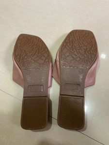 Elegant Mauve Cross-Strap Square-Toe Flats