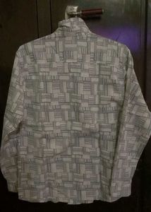 WHITE SHIRT WITH MINIMAL BLUE PRINT
