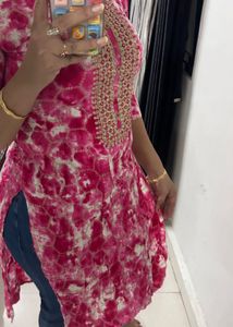 Beautiful Magenta Kurti And Sandal