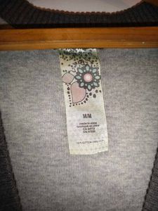 Size M/ L Stylish Women’s Sleeveless Knit Top