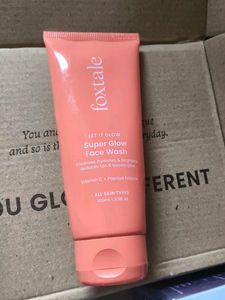 Foxtale Super Glow Face Wash