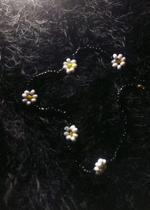 Cute And Pretty Daisy Necklace!!