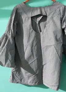 Pluss Women White, Black Checkered Cotton Blend