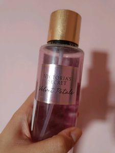 Victoria Secret Velvet Petals Body Mist