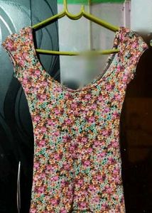 Cute Floral Print Cap Sleeve Top( BERSHKA)XS