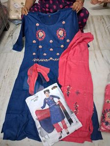 Embroidered Kurta Set M Size