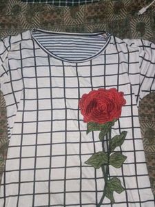 Grid Tee with Rose Applique