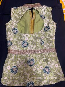 Beautifully detailed, traditional-style sleeveles