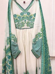 Elegant White &amp; Green Kurta Set