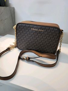 NEW MICHEAL KORS SLING BAG