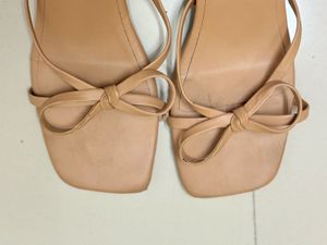 Nude Bow Heels